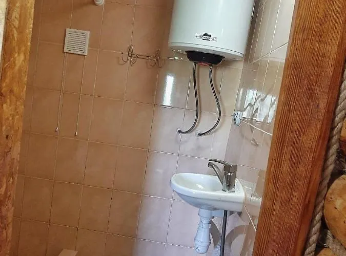 затишна хата Lägenhet Huklyvyy